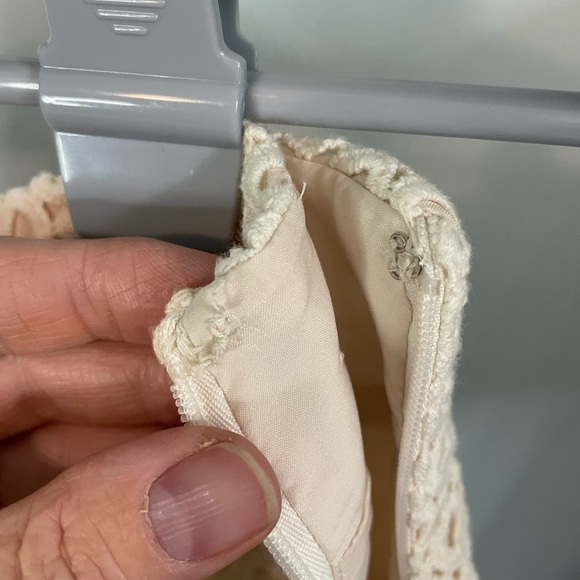 Banana Republic Lace Shorts - cream size 6 - Picture 5 of 9